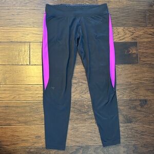 Under Armour Women's Black and Purple Leggings sz L